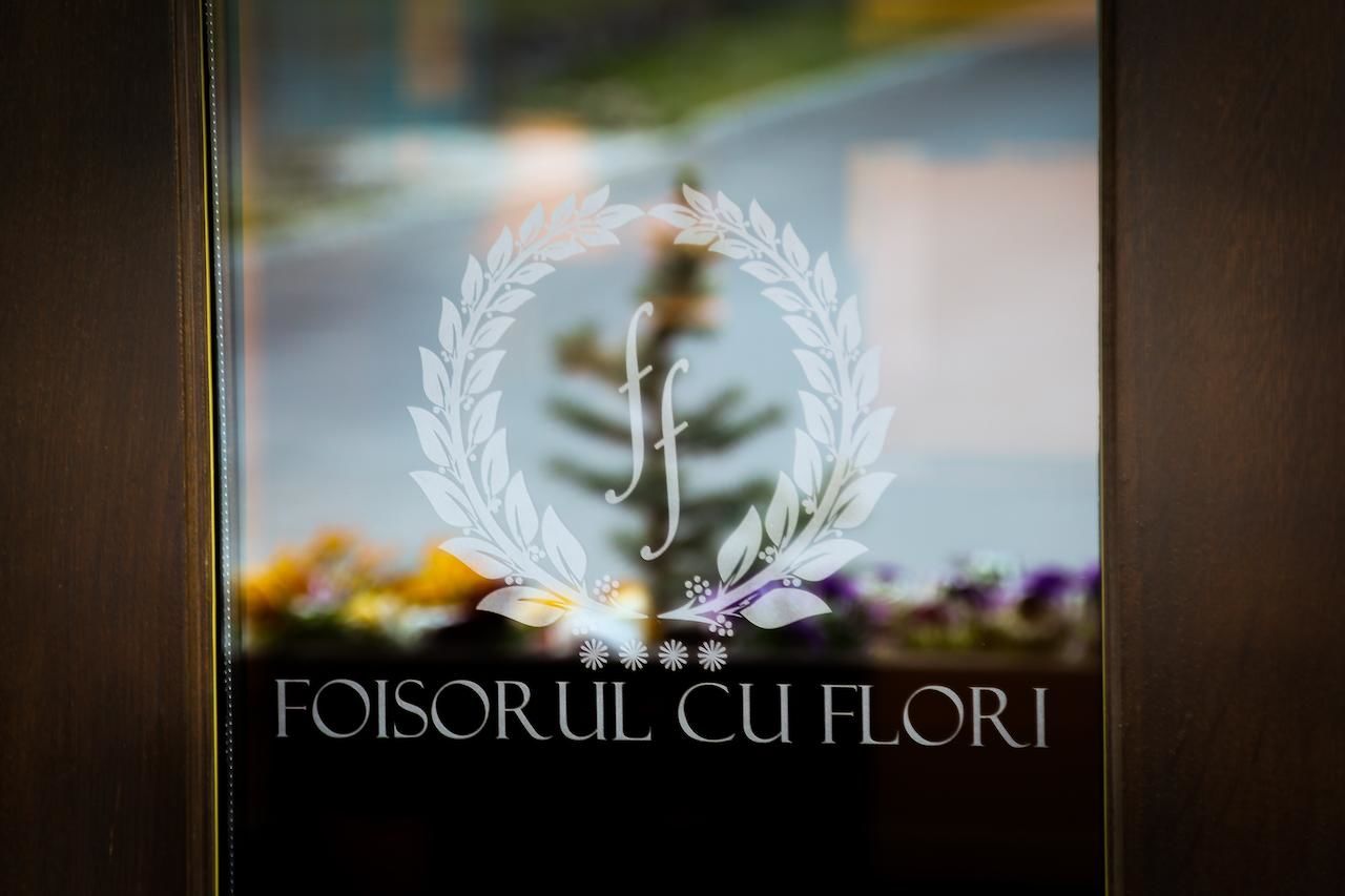Отель Hotel Foisorul cu Flori Синая-15